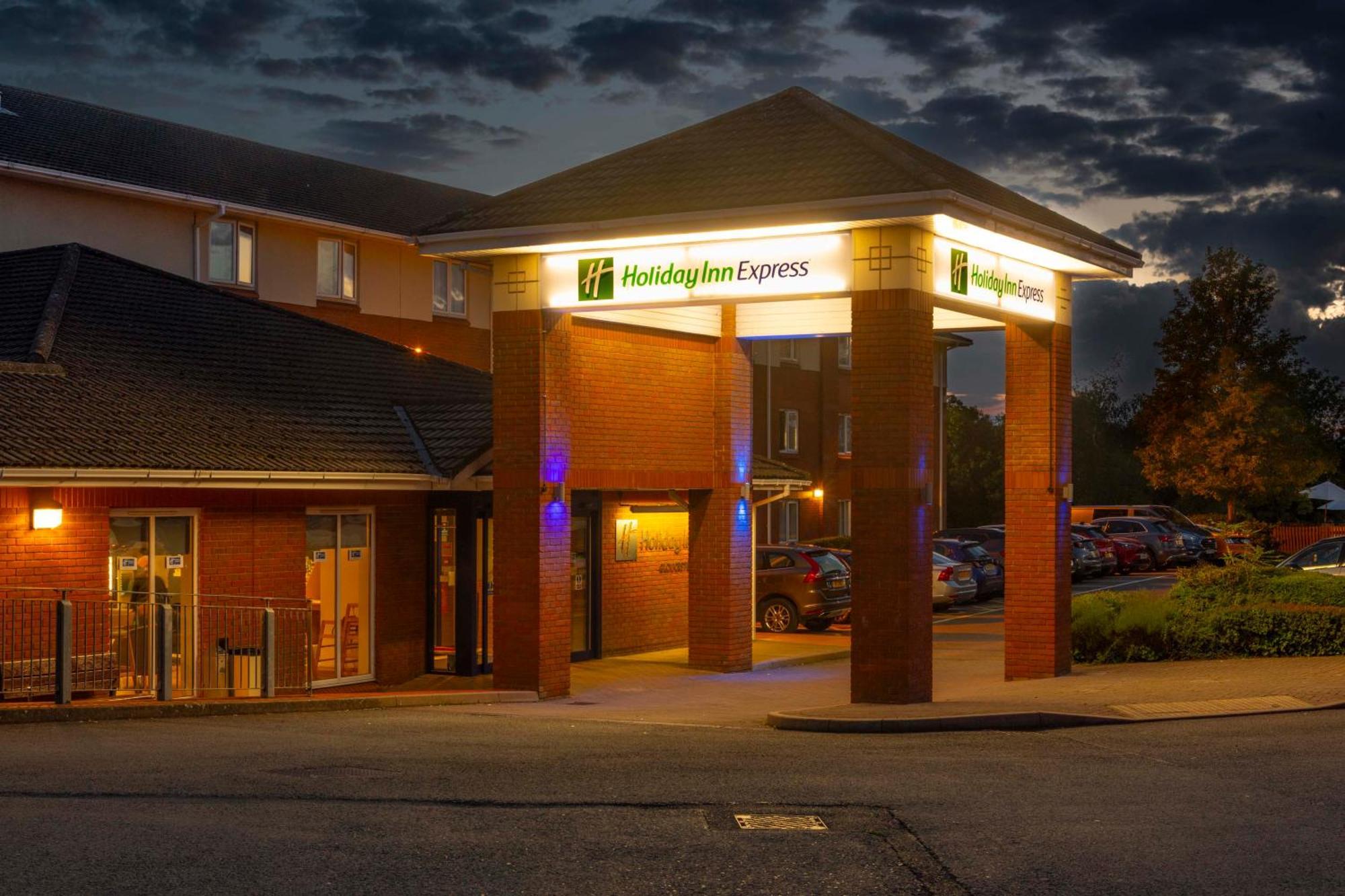 Holiday Inn Express Gloucester - South, An Ihg Hotel Exterior photo